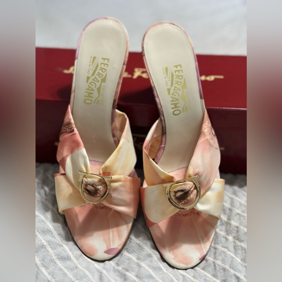 Vintage - Salvatore Ferragamo - Never Worn- Floral Print Mules/ Kitten Heel - Picture 3 of 4